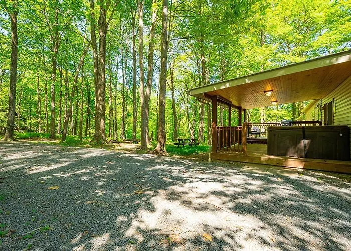 *Entire House • Sleeps 9 • Hot Tub • Pets Welcome*