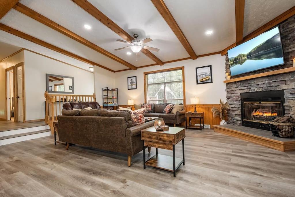 Holiday home *entire House • Sleeps 9 • Hot Tub • Pets Welcome* *