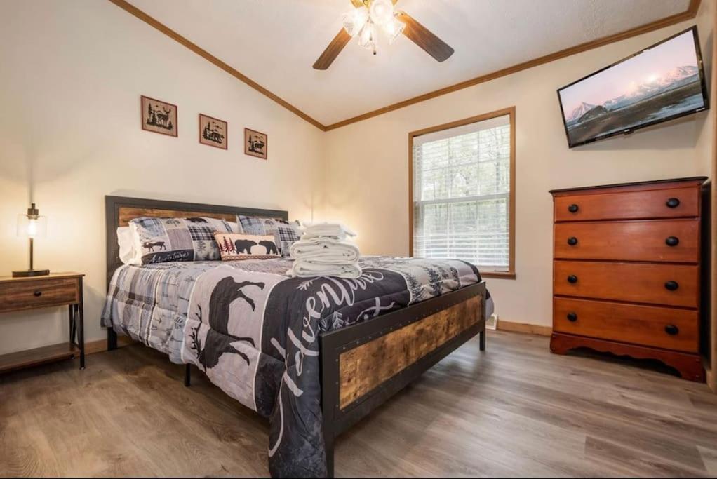 Holiday home *entire House • Sleeps 9 • Hot Tub • Pets Welcome* *