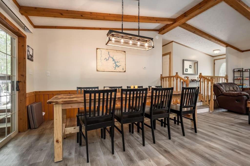 Holiday home *entire House • Sleeps 9 • Hot Tub • Pets Welcome*