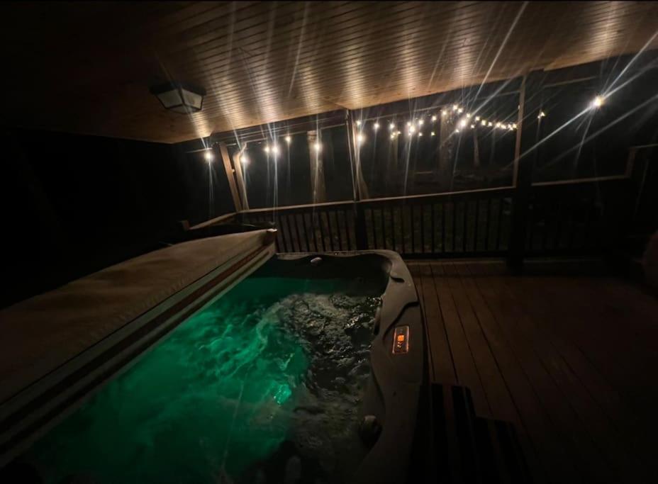 Holiday home *entire House • Sleeps 9 • Hot Tub • Pets Welcome* *