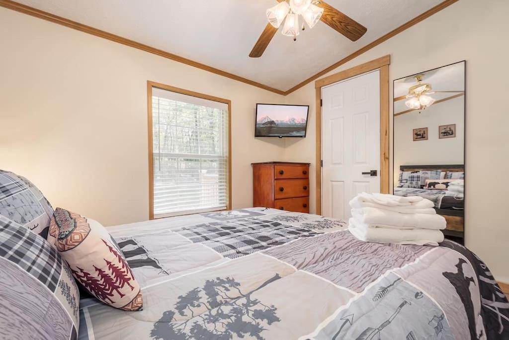 Holiday home *entire House • Sleeps 9 • Hot Tub • Pets Welcome*
