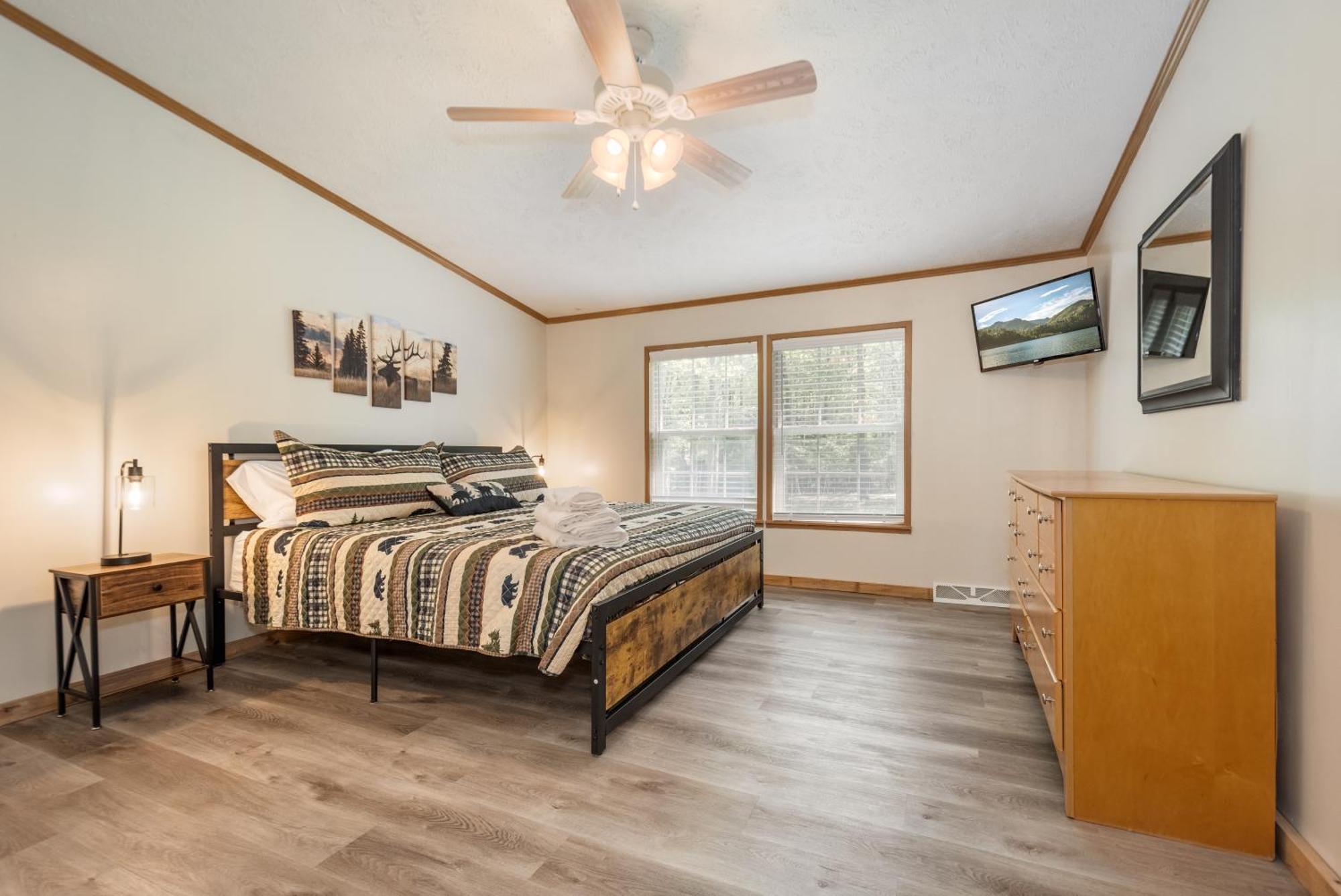 Holiday home *entire House • Sleeps 9 • Hot Tub • Pets Welcome* *