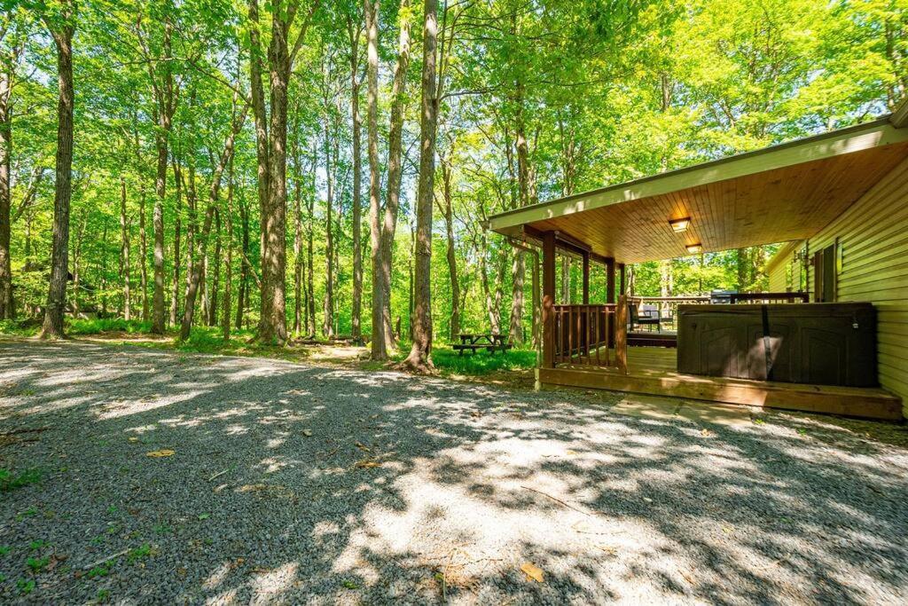 *entire House • Sleeps 9 • Hot Tub • Pets Welcome* *