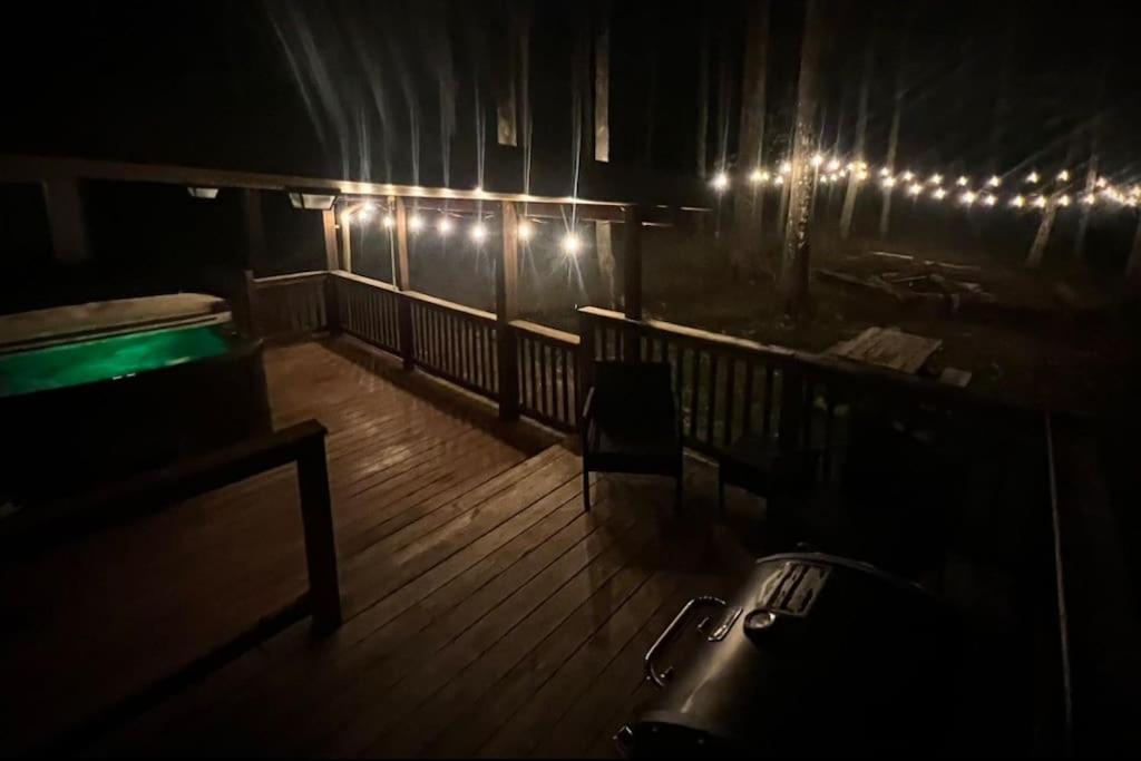Holiday home *entire House • Sleeps 9 • Hot Tub • Pets Welcome* McHenry