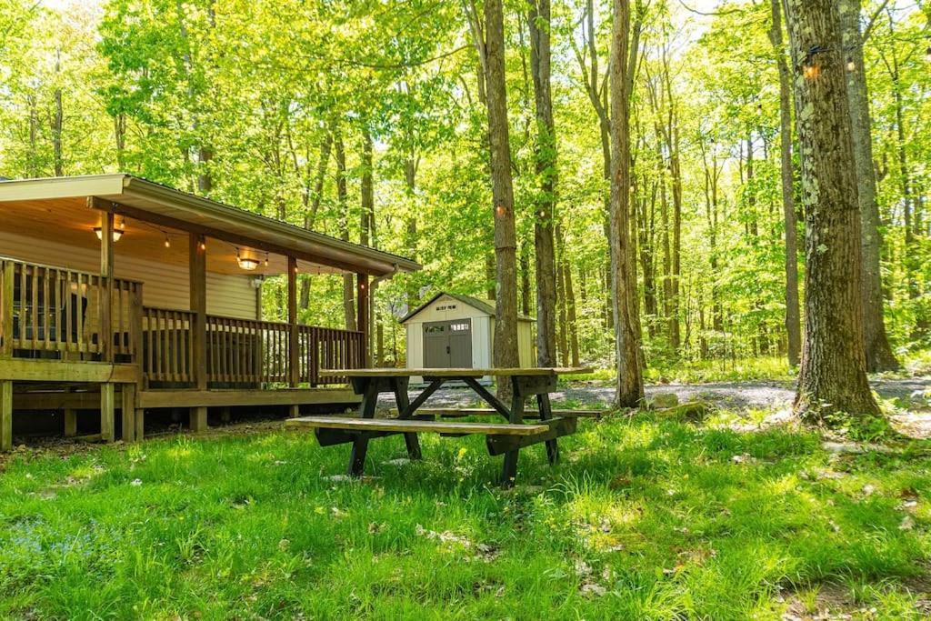 *entire House • Sleeps 9 • Hot Tub • Pets Welcome* *
