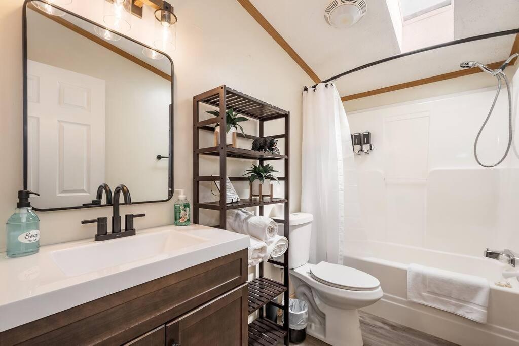Holiday home *entire House • Sleeps 9 • Hot Tub • Pets Welcome* *